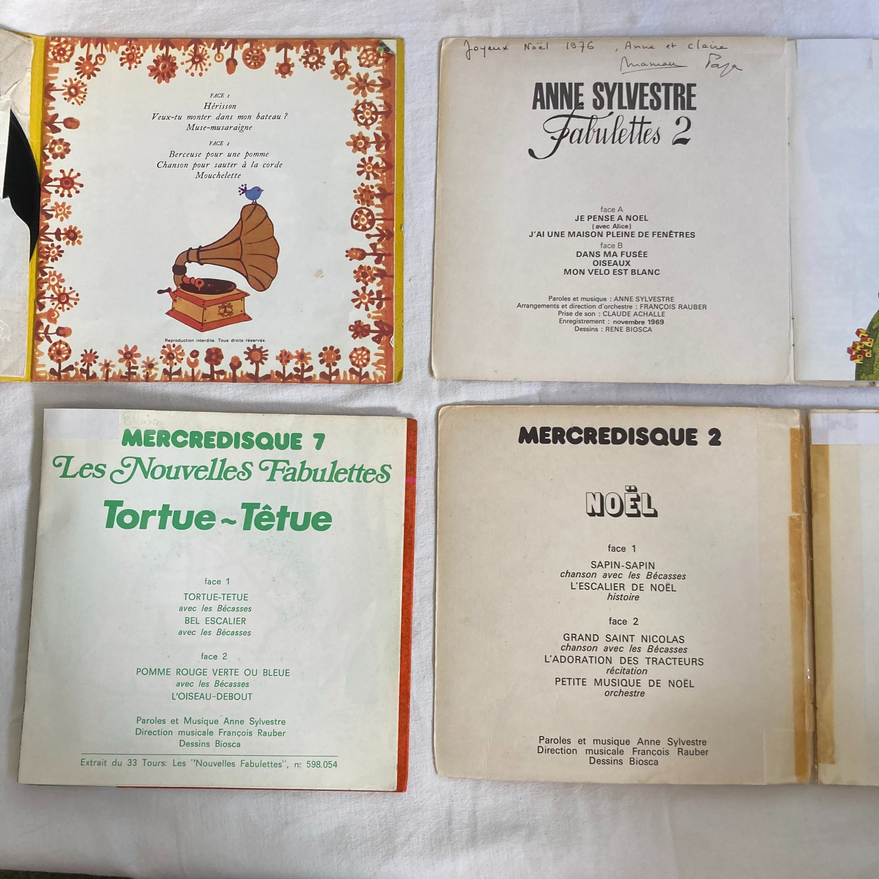 Voir photo 2 de Lot de 4 disques vynil - Chansons enfantines par Anne Sylvestre (fabulettes et Noël) Lot de 4 disques vynil - Chansons enfantines par Anne Sylvestre (fabulettes et Noël) État correct - Vue 2 -